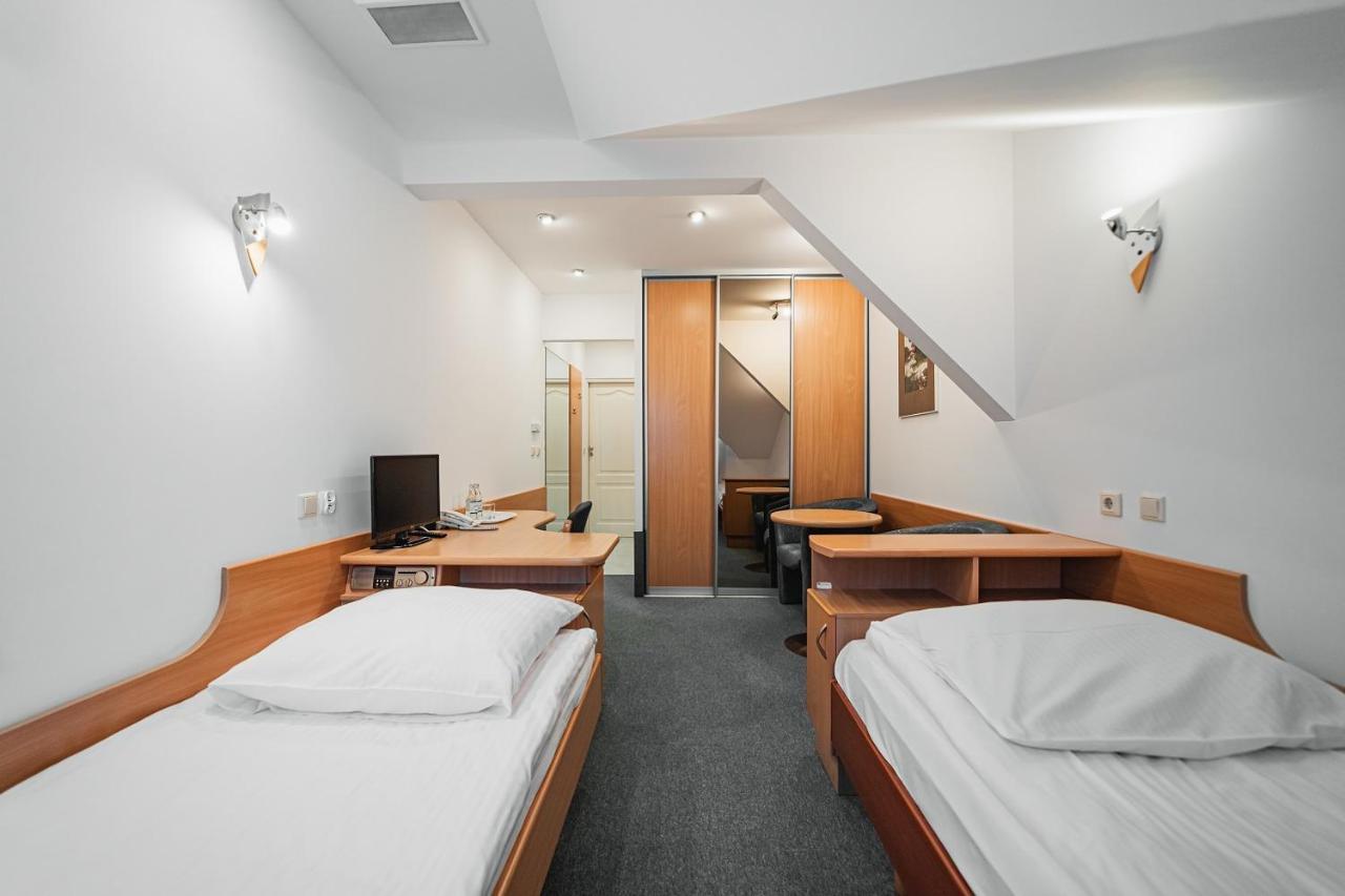 Elita Hotel & Restauracja Iwonicz-Zdroj Ngoại thất bức ảnh