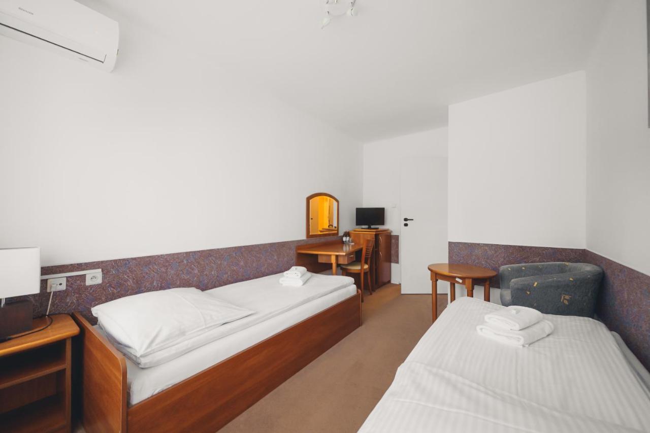 Elita Hotel & Restauracja Iwonicz-Zdroj Ngoại thất bức ảnh