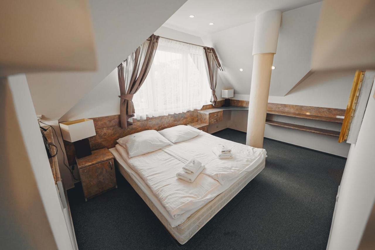 Elita Hotel & Restauracja Iwonicz-Zdroj Ngoại thất bức ảnh