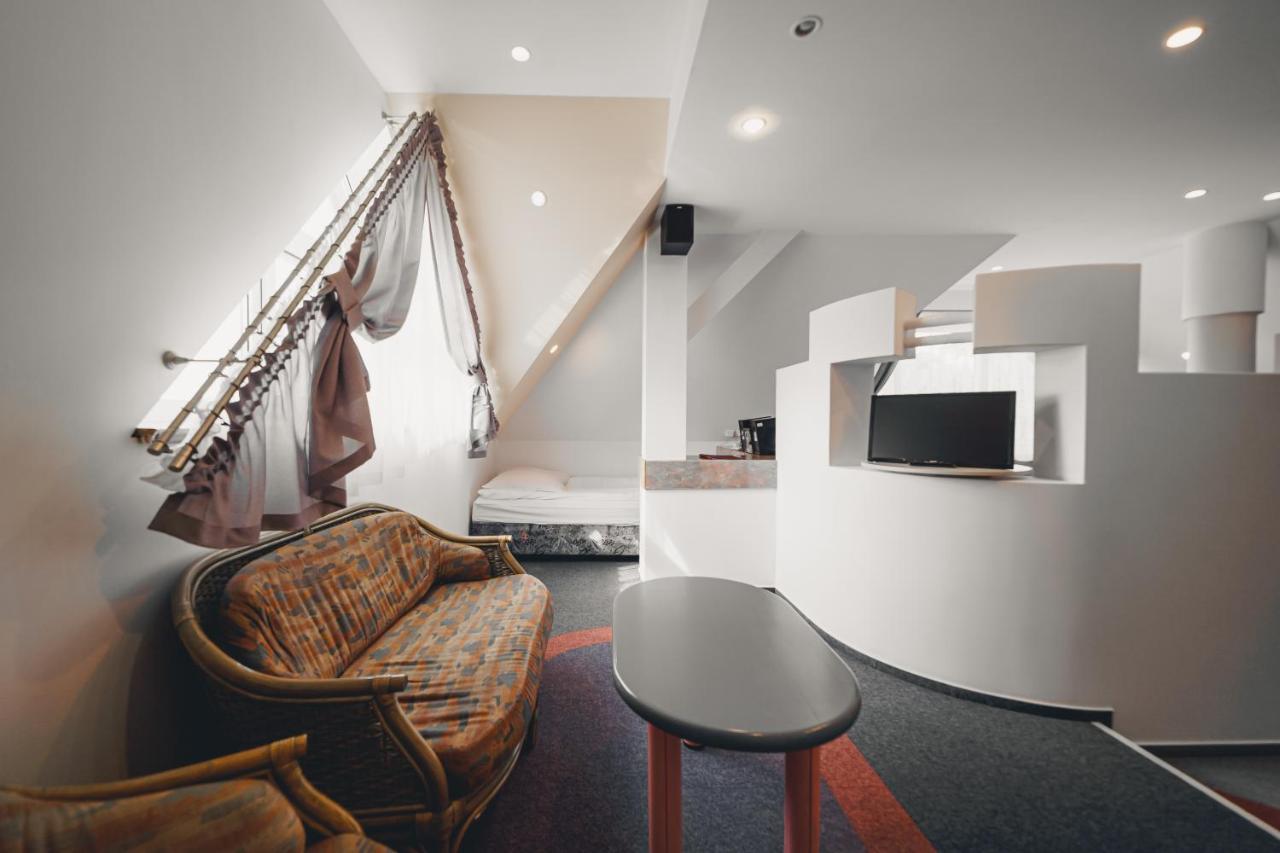 Elita Hotel & Restauracja Iwonicz-Zdroj Ngoại thất bức ảnh