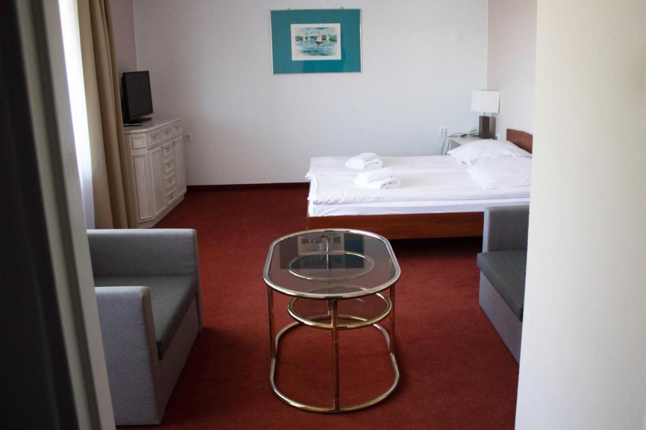 Elita Hotel & Restauracja Iwonicz-Zdroj Ngoại thất bức ảnh
